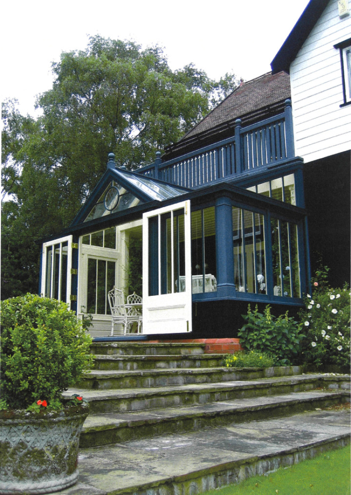 Conservatory with balcony